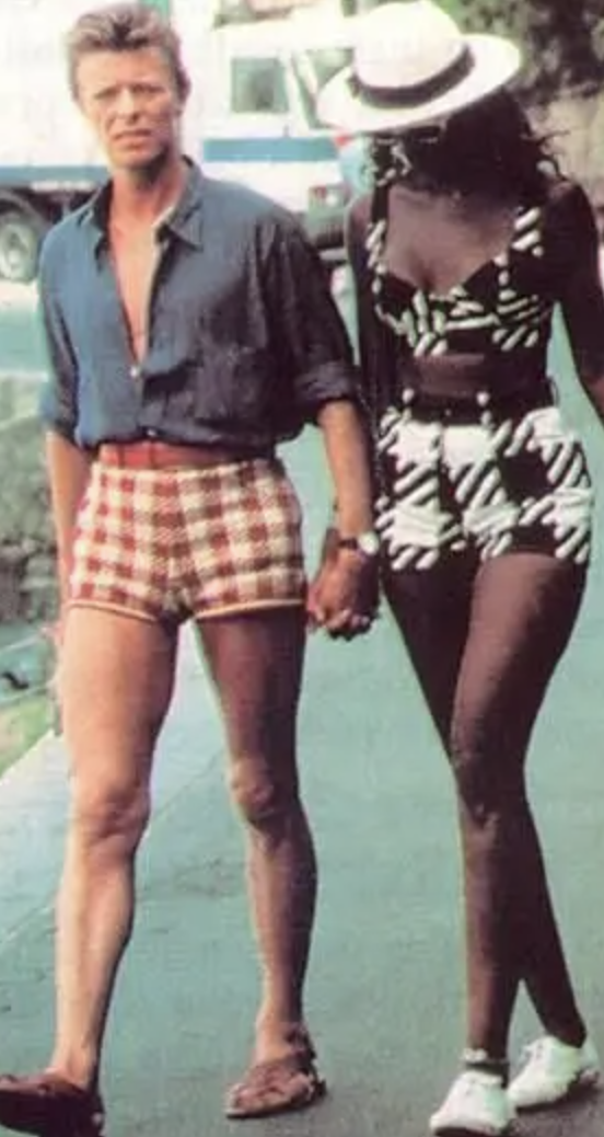 vichy bowie rocking hotpants 